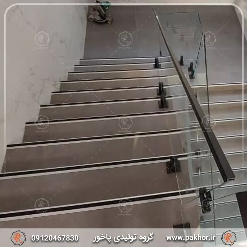ترمز پله آلومینیومی برای مکان های تجاری: افزایش ایمنی و کاهش حوادث